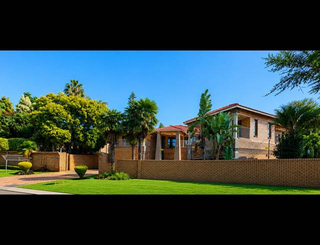 8 BEDROOM HOUSE FOR SALE IN BENDOR